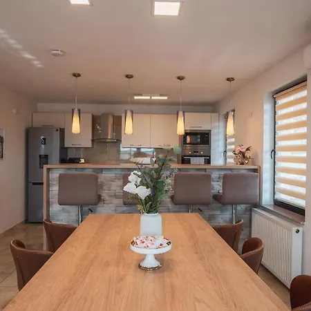 Vendégház Roots Redwood Brassó