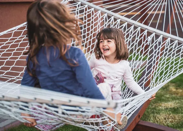 Roots Redwood Guest house *