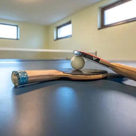 Roots Redwood Braşov