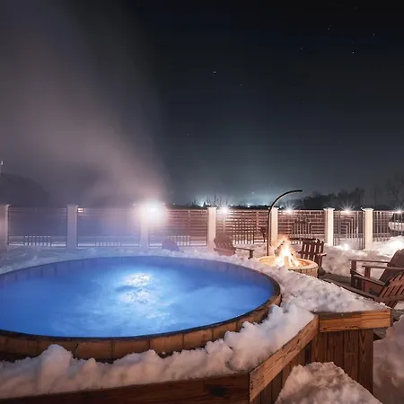 Roots Redwood Gæstehus *