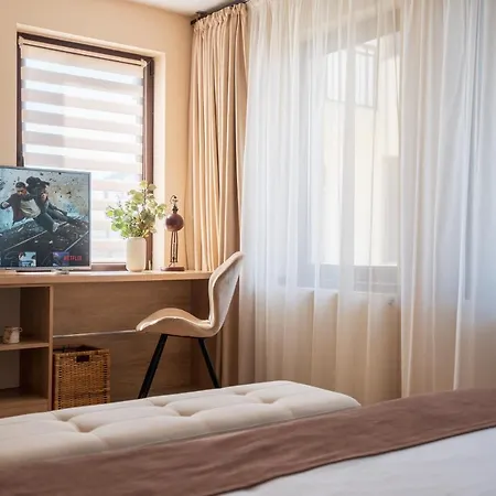 Roots Redwood Braşov