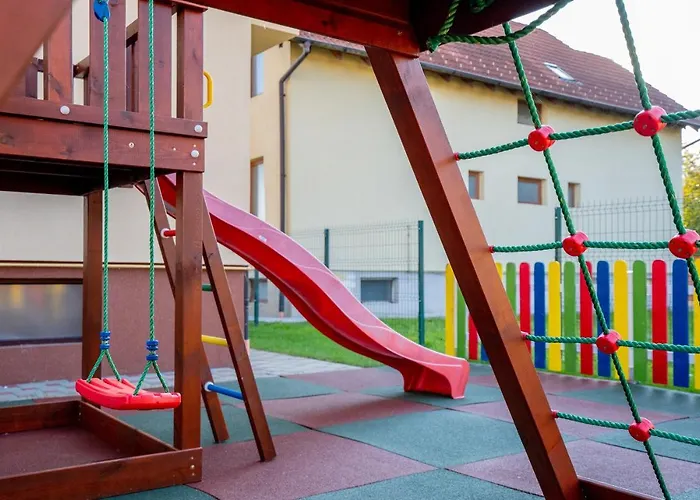 Πανσιόν Roots Redwood *