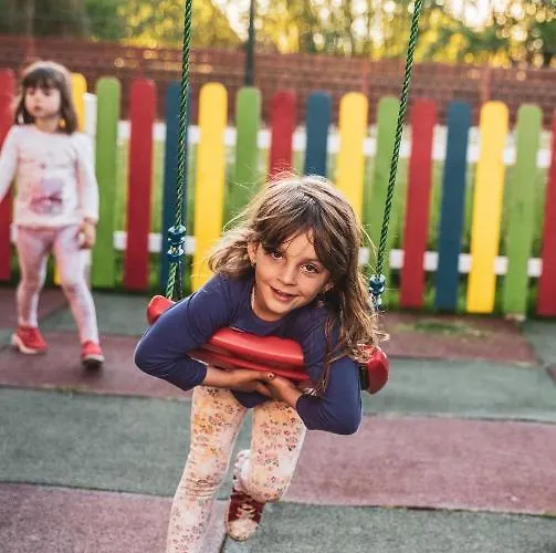 Roots Redwood Gæstehus