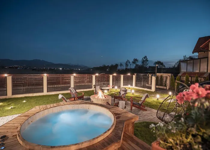 Roots Redwood Gæstehus