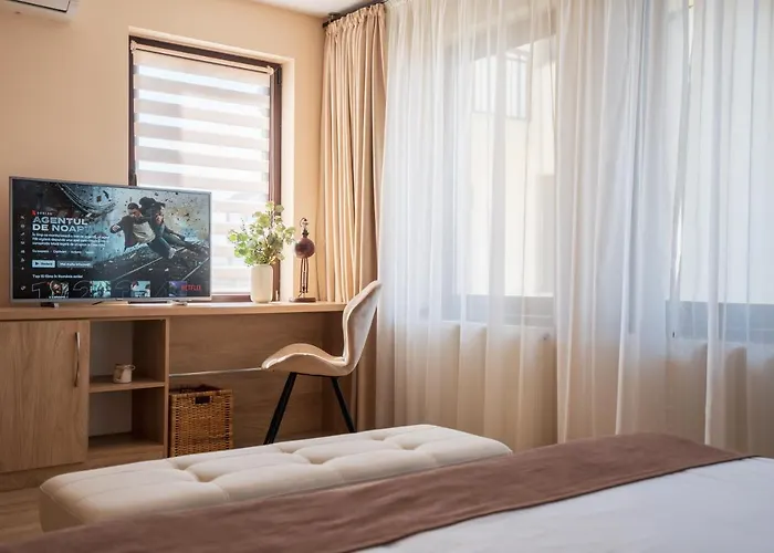 Roots Redwood Braşov