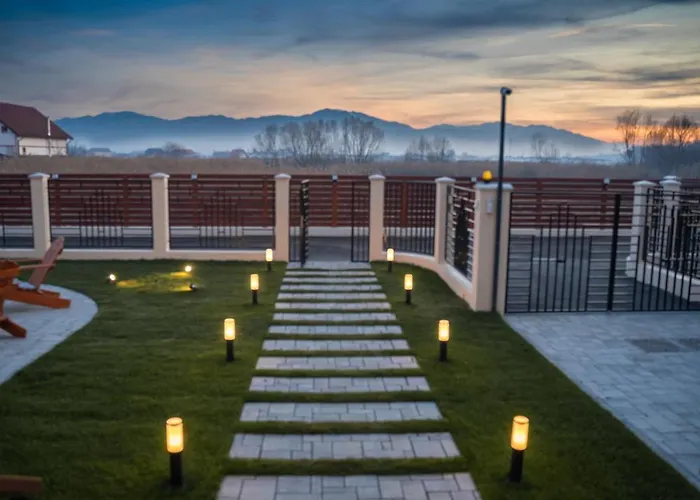 Roots Redwood Gæstehus *